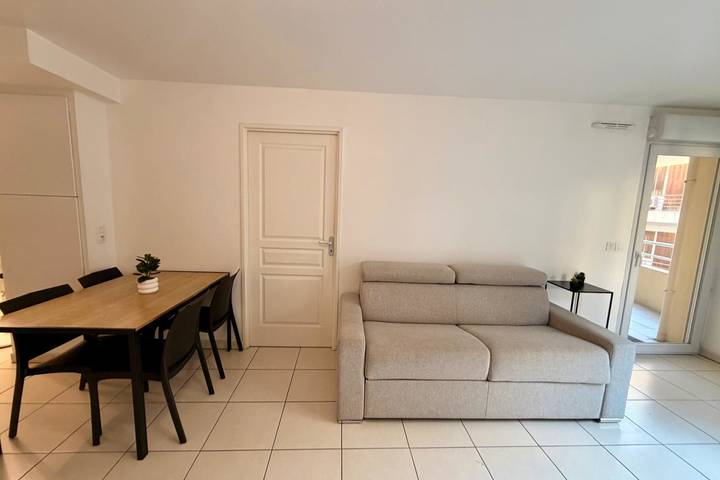 Gîte pour 4 personnes, avec balcon, adapté aux familles dans Plage de Juan-les-Pins - 3