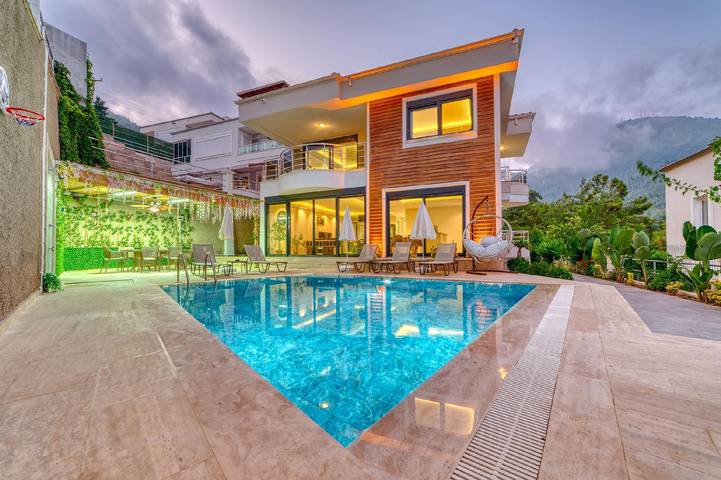 Ferienhaus für 10 Personen, mit Seeblick und Garten sowie Balkon in Alanya
