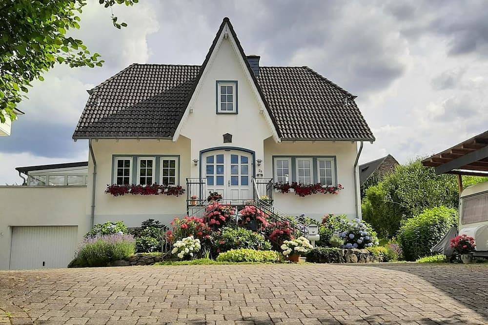 Ganze Wohnung, Ferienwohnung Hortensia Mosel - Appartement/Fewo, Dusche, Wc in Burg Eltz, Münstermaifeld