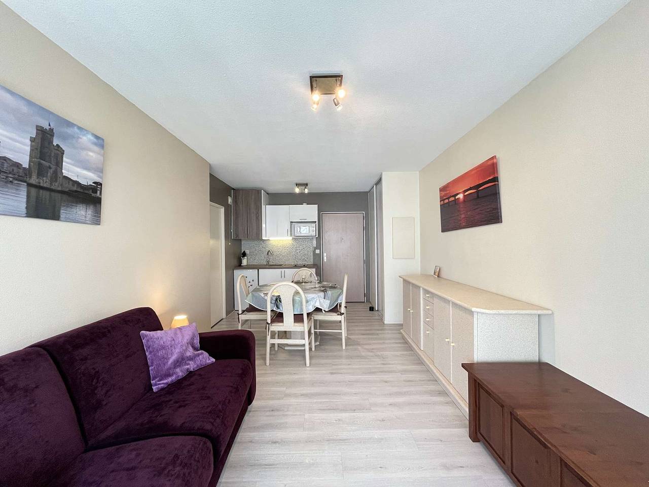 Apartamento entero, Estudio acogedor cerca de la playa con balcón y aparcamiento en La Rochelle in La Rochelle, Región de La Rochelle