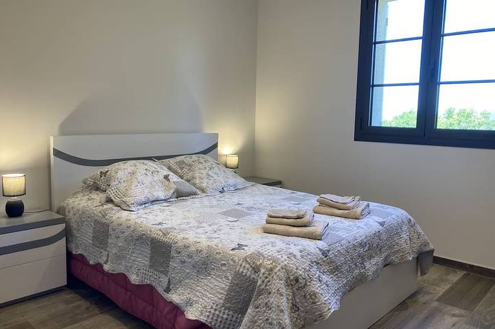 Location de vacances pour 8 personnes, avec jacuzzi et jardin à Faucon - 3