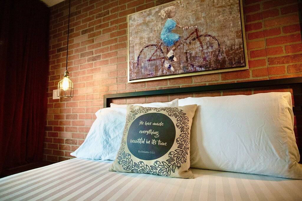 Charming & Inviting Railtown Suite - Walk Überall! in Nelson, Whitewater Ski Resort