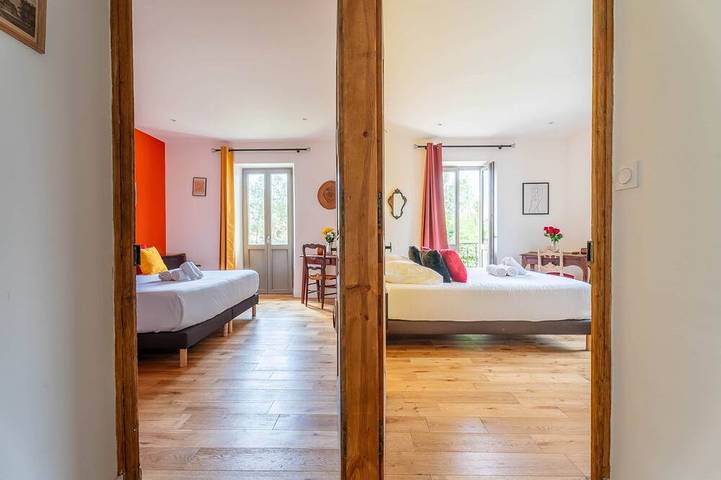 Location de vacances pour 14 personnes, avec balcon et jardin à Dardilly - 4