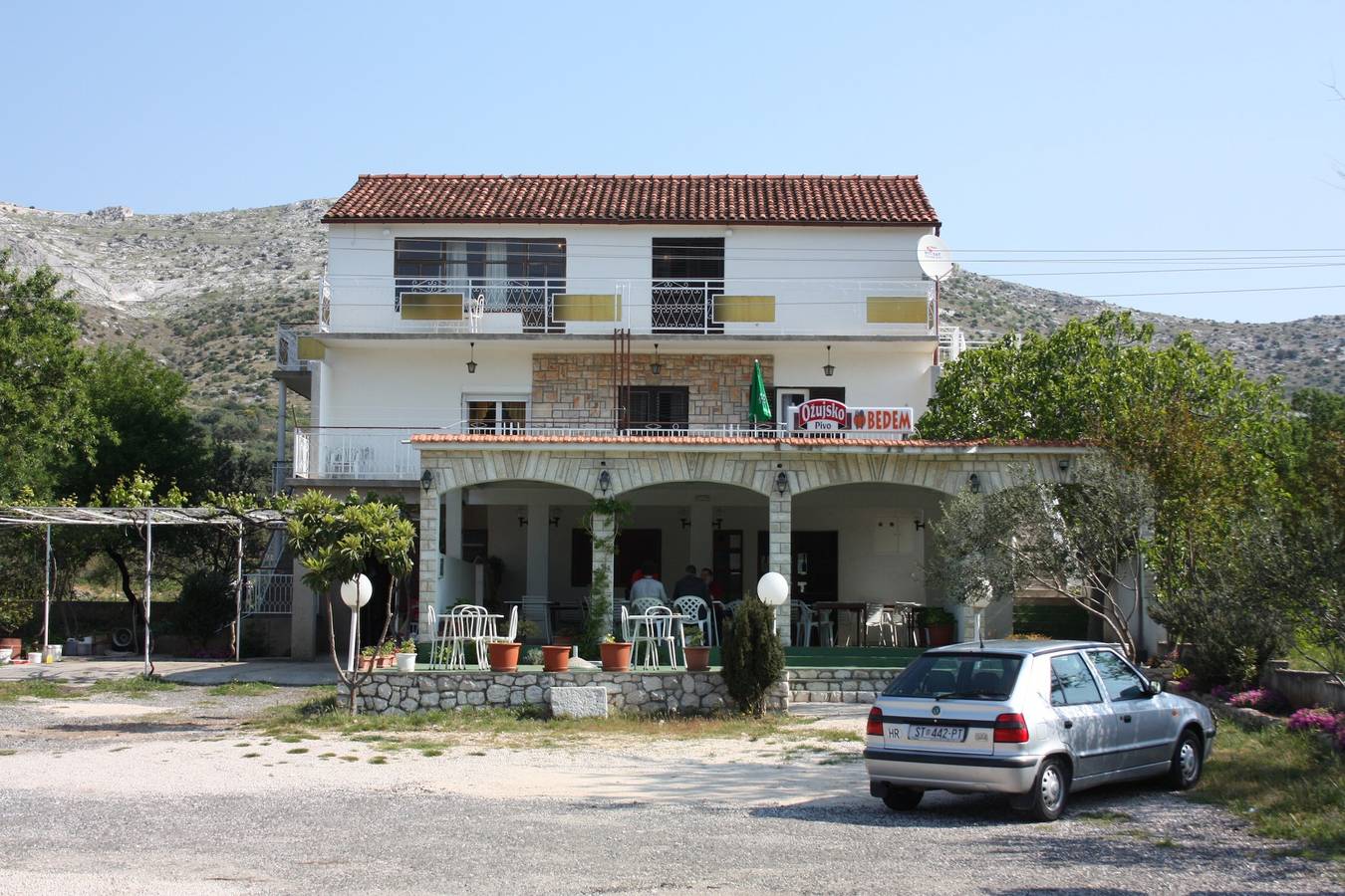 Ganze Wohnung, 3-Zimmer-Ferienwohnung mit Terrasse und Meerblick Grebastica, Sibenik A-6103-a in Grebastica, Šibenik-Knin