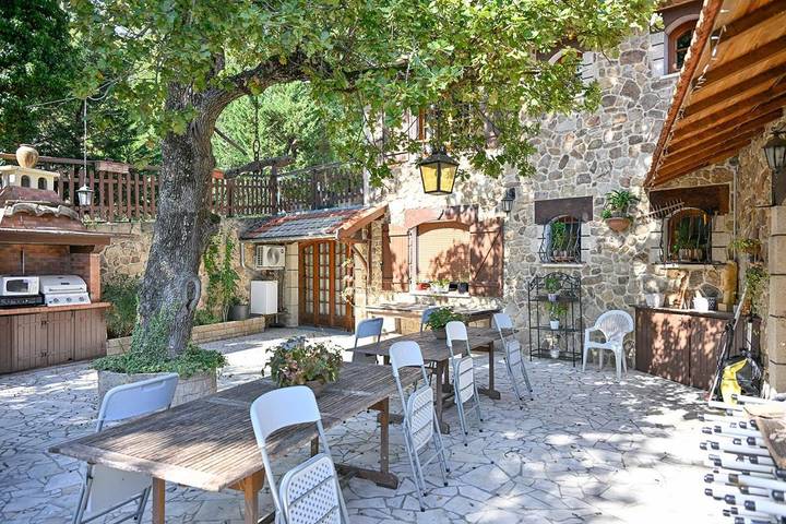 Location de vacances pour 7 personnes, avec vue ainsi que piscine et terrasse, animaux acceptés à Taluyers - 2