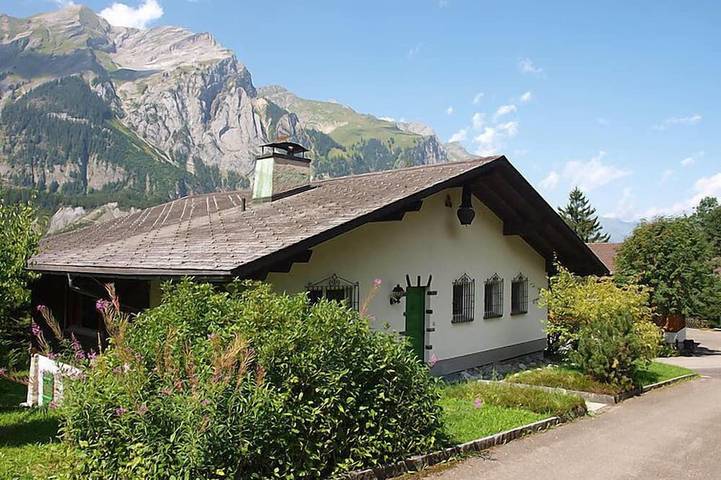 Chalet für 6 Personen, mit Balkon und Garten in Kandersteg