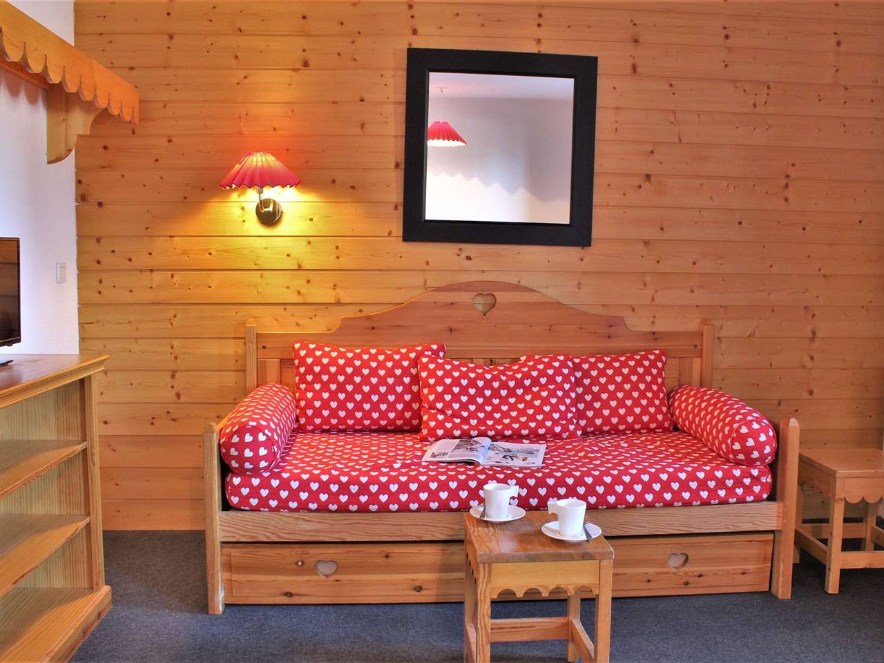 Apartamento entero, Estudio acogedor en Risoul 1850 con acceso directo a pistas, piscina, sauna y Wifi incluido in Station de Risoul, Risoul