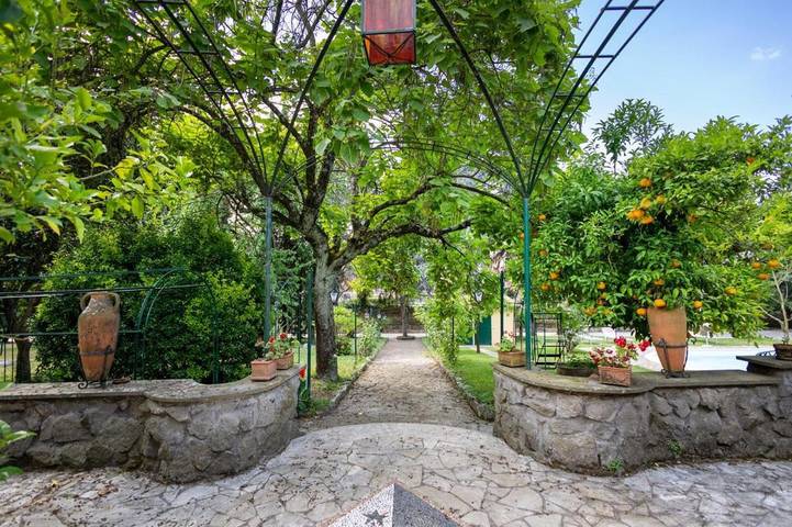 B&b, con Giardino e Piscina nonché Panorama a Velletri