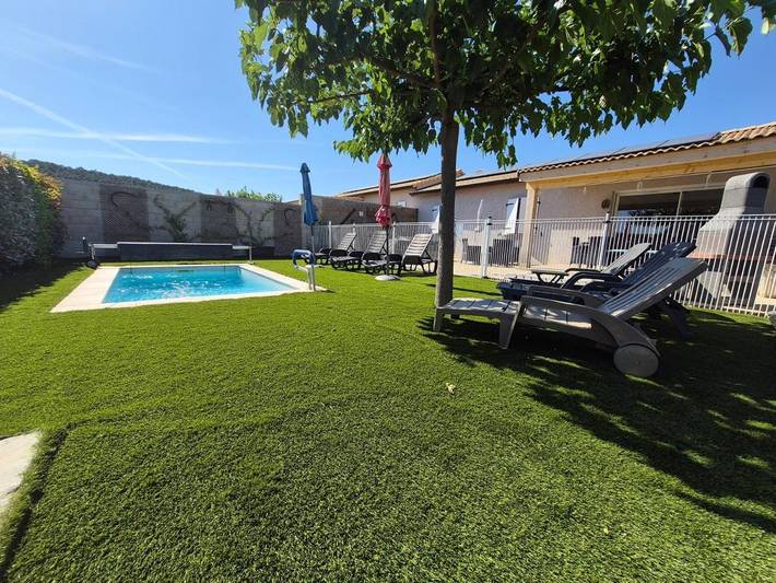 Location de vacances pour 6 personnes, avec vue ainsi que jardin et piscine à Joyeuse - 3