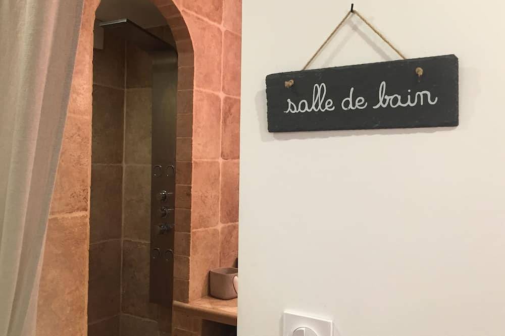 Appartement entier, Cervione, rez de chaussée villa très spacieux 2 personnes - Piscine chauffée in Cervione, Arrondissement de Corte