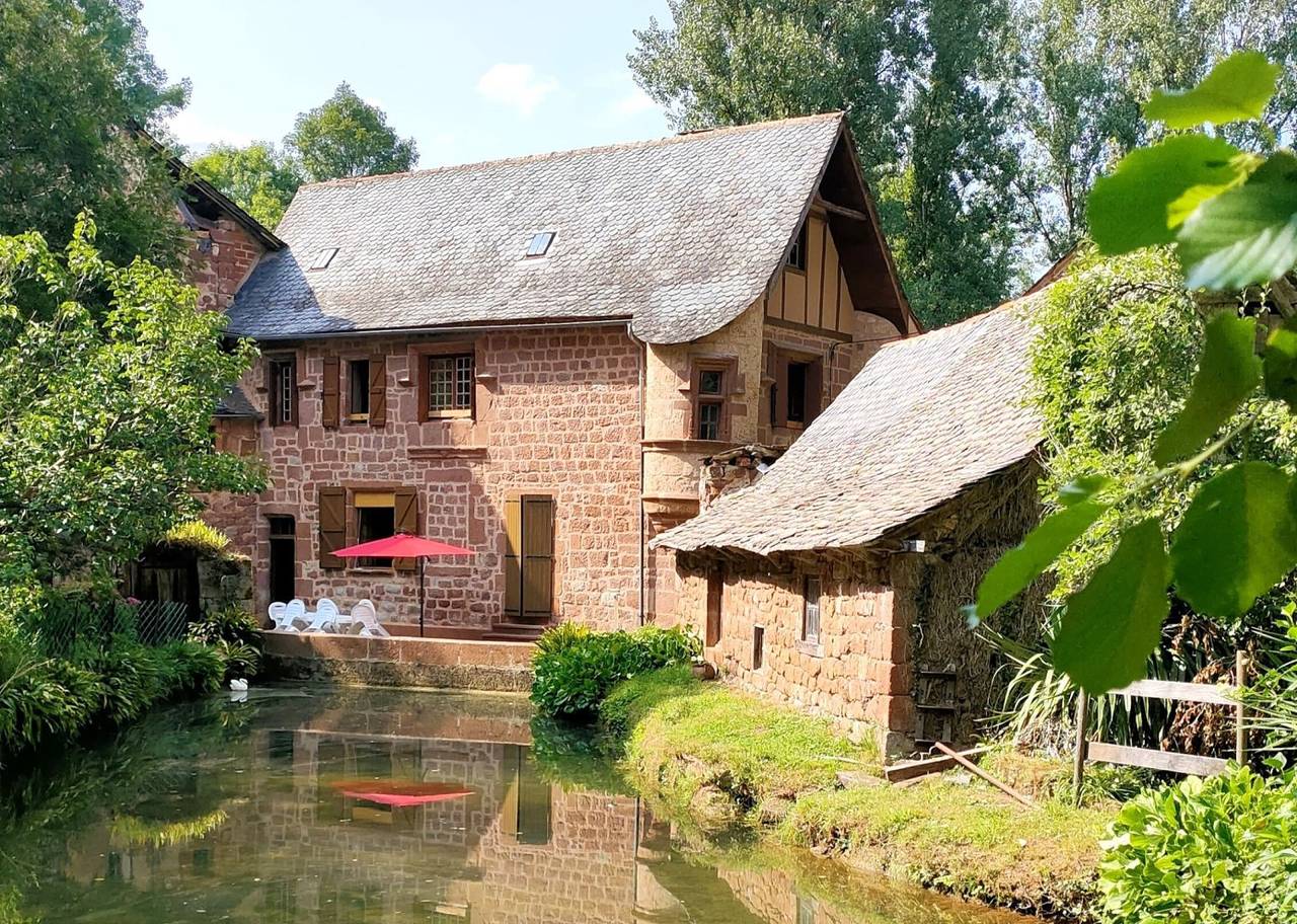 Moulin de Laroque in Marcillac-Vallon, Massif central