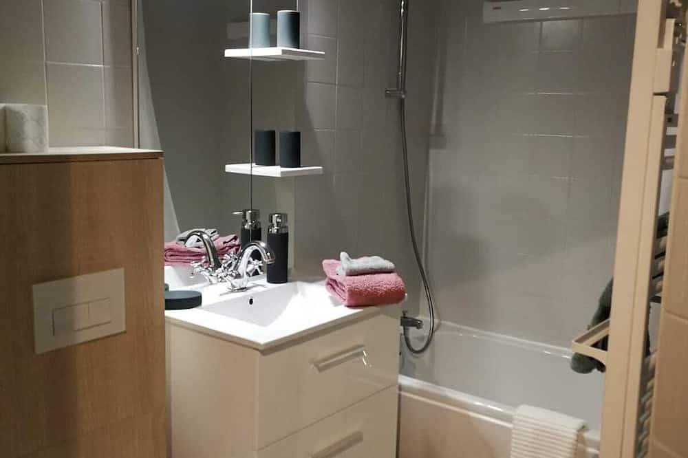 Appartement entier, Pretty Studio 20 mins from Geneva in Annemasse, Région de Saint-Julien-en-Genevois