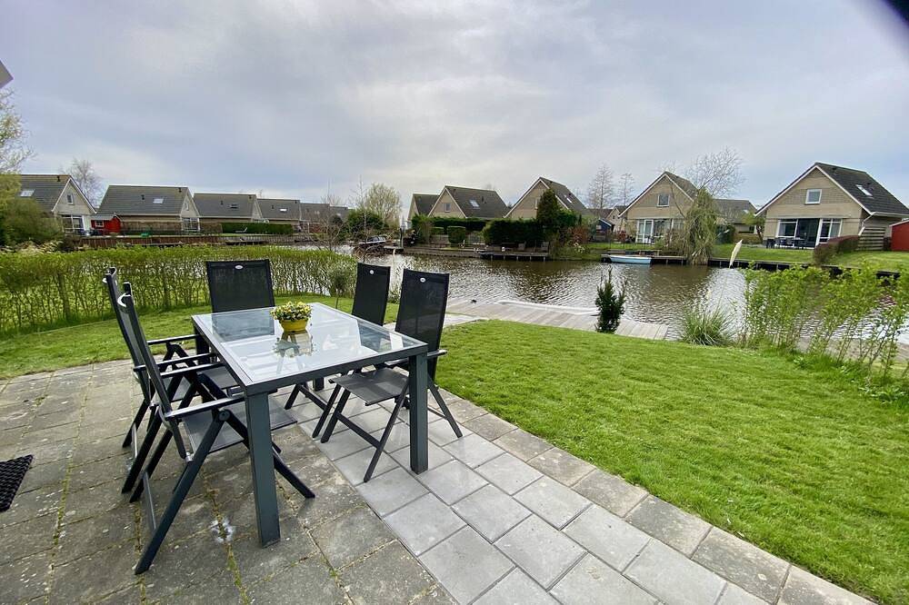 Luxus Ferienhaus mit Ruderboot und Elektromotor, kostenlos für unsere Gäste. in Medemblik, Ijsselmeer