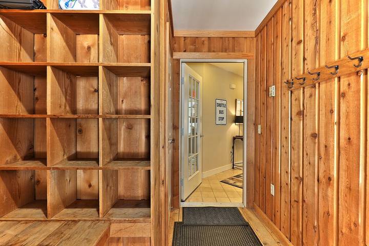 Vacation apartment for 8 people, with hot tub and pool as well as terrace in Vermont