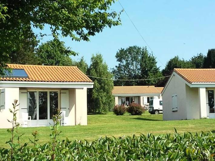 Gîte pour 5 personnes, avec terrasse et piscine, adapté aux familles à Prailles
