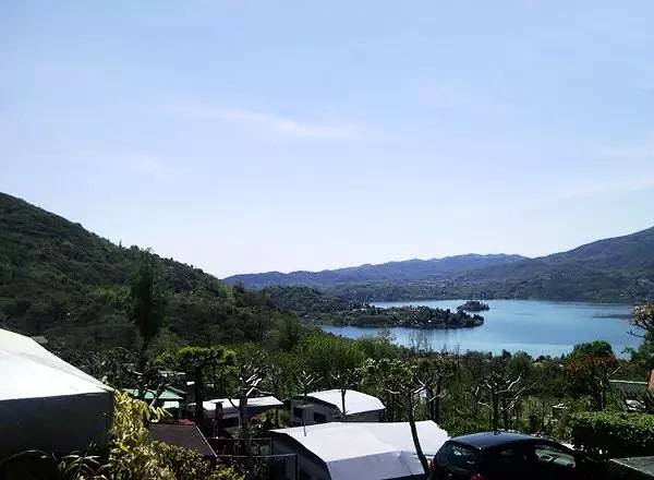 Wohnwagen für 2 Personen, mit Terrasse und Ausblick am Ortasee - 3