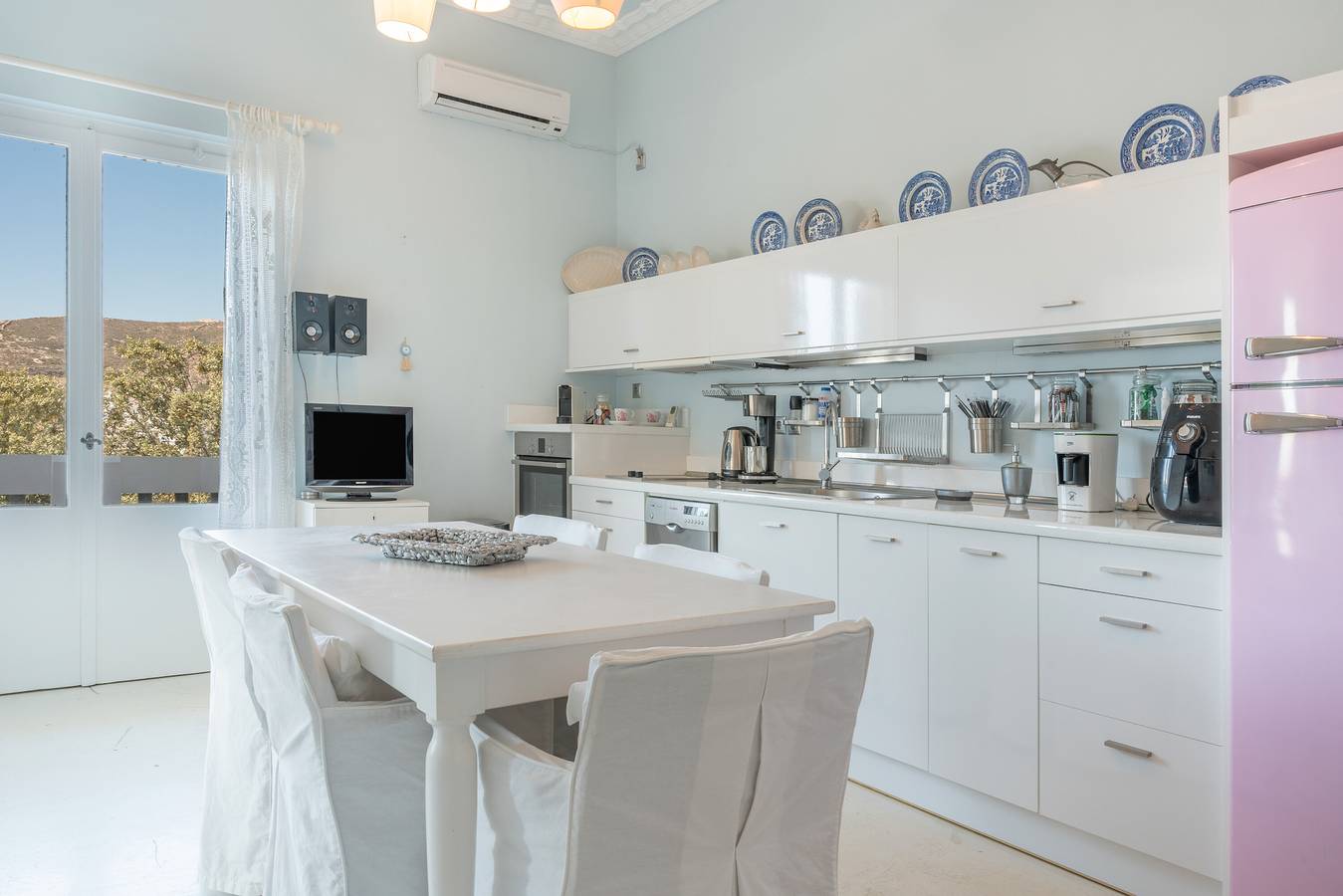 Entire apartment, Apartment 'Seaview House Upper Floor' with Sea View, Wi-Fi and Air Conditioning in Milos