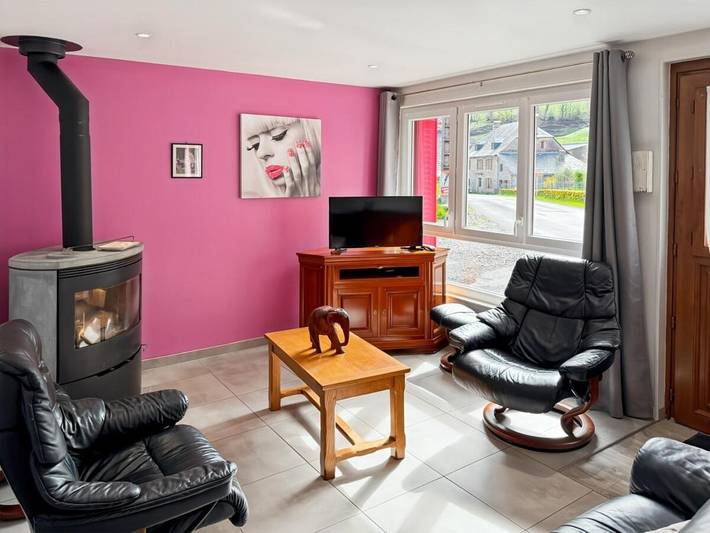 Location de vacances pour 6 personnes, avec jardin et vue à Mandailles-Saint-Julien - 4