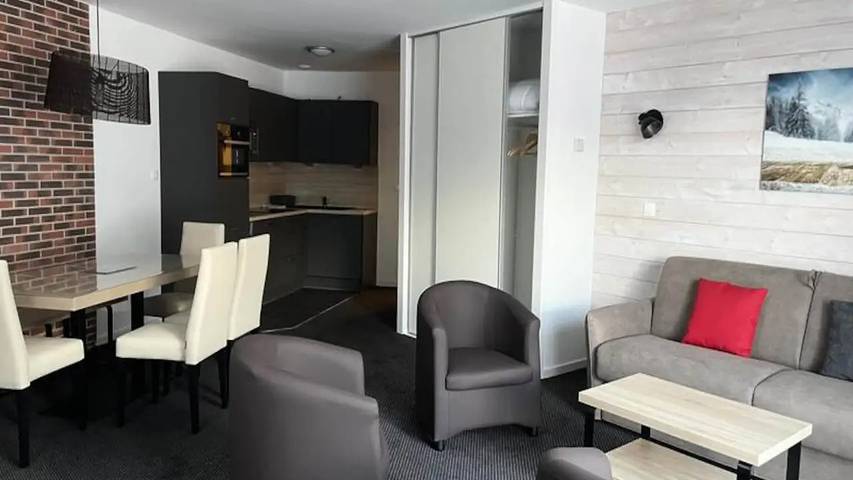 Ferienwohnung für 7 Personen, mit Pool und Balkon - 1