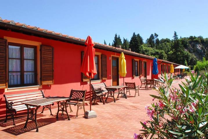 Rustico per 2 persone, con piscina e terrazza nonché piscina per bambini, con animali domestici a Lucca