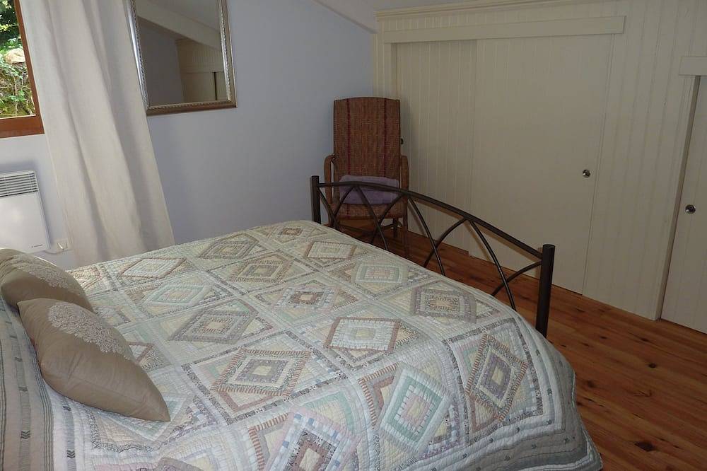 Beautiful 2 bedroom cottage 5 minutes from the River Charente in Crazannes, Région de Saintes