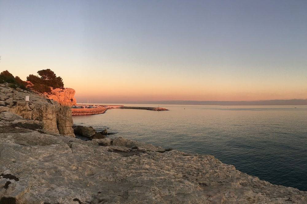 Villa komplett in Frieden renoviert, 100 m vom Meer entfernt und in der Nähe der Strände in Torredembarra, Costa Dorada