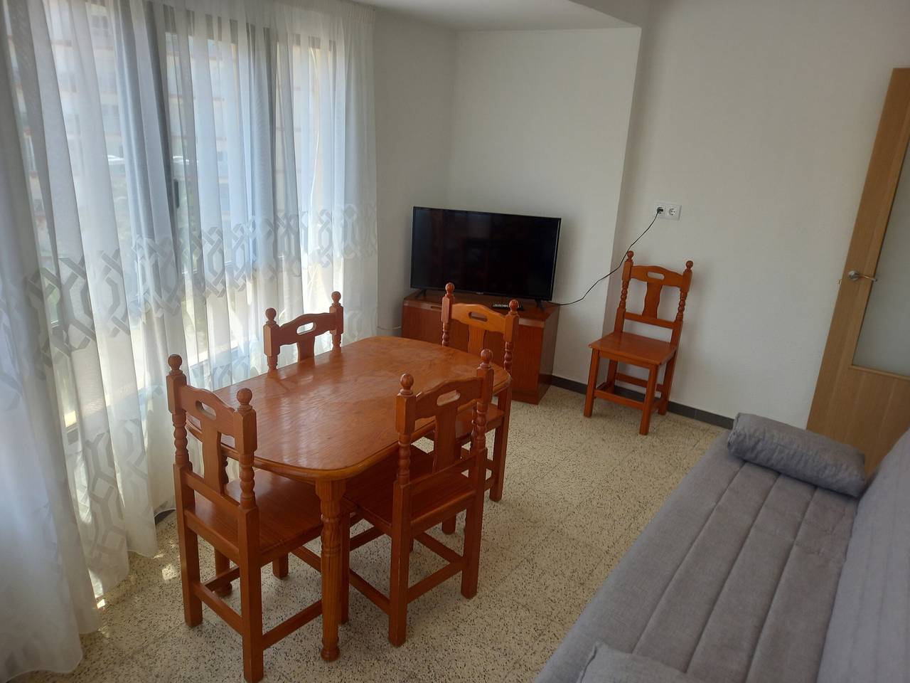 Apartamento entero, Apartamento funcional en Cullera para 5 pers, cerca de la playa, fácil acceso in Cullera, Costa de Valencia