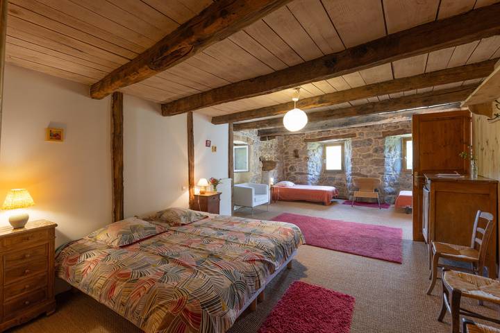 Chambre 'La Ferme De Chalas - Coucoulude' avec piscine partagée, terrasse partagée et Wi-Fi in Valgorge, Parc naturel régional des Monts d'Ardèche