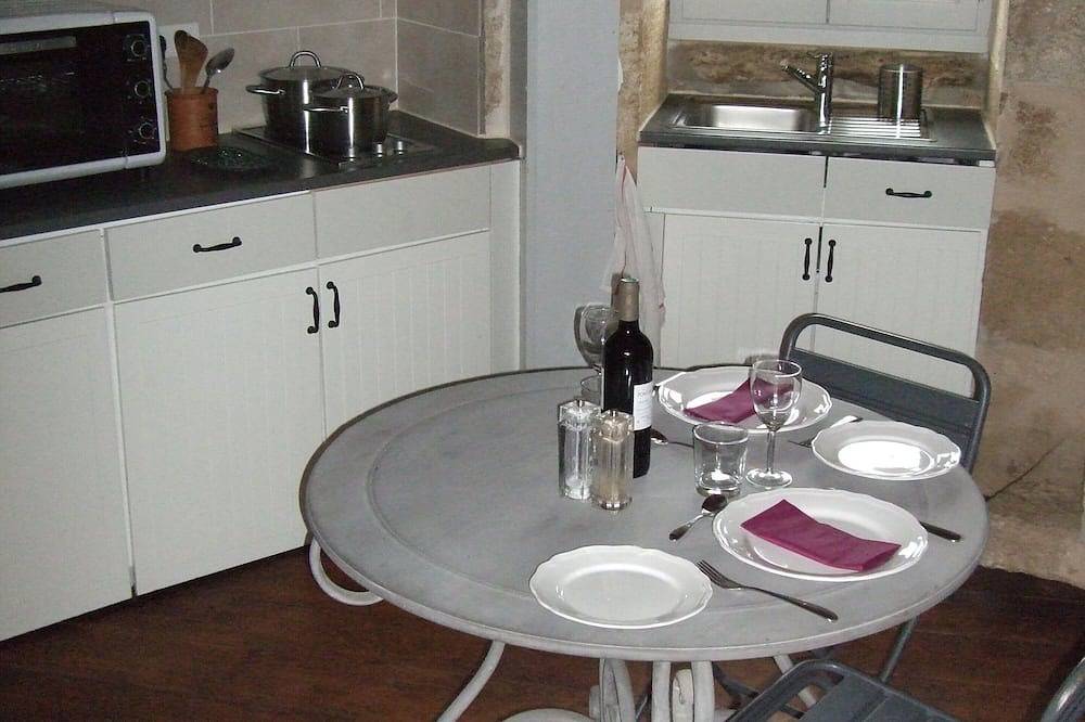 Einzigartiger, renovierter Turm für 2 Personen inmitten von Weinbergen in der Nähe von St. Emilion in Gensac, Libourne und Umgebung