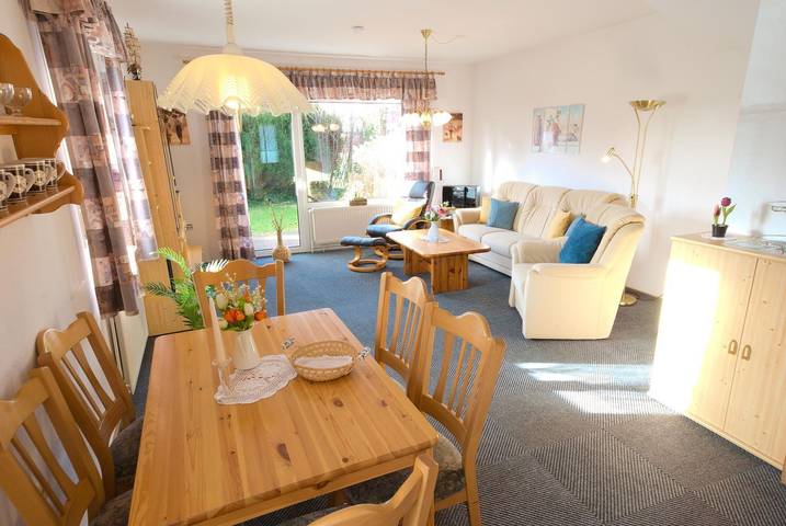 Ferienhaus für 5 Personen, mit Balkon/Terrasse und Terrasse sowie Garten in Norddeich