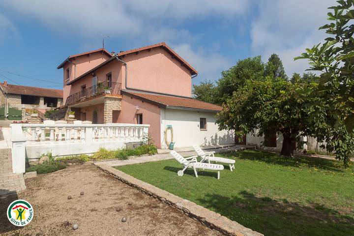 Gîte pour 4 personnes, avec jardin à Saint-Romain-de-Jalionas