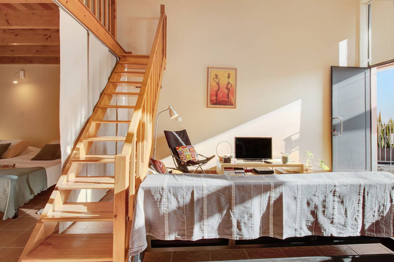 Appartamento intero, Appartamento "Calheta Lofts I" con vista sulle montagne, balcone privato e Wi-Fi in Calheta, Madeira