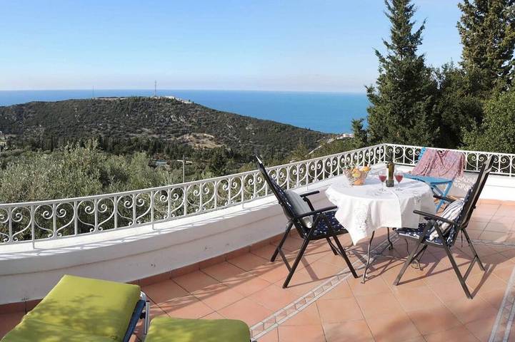 Villa for 3 people, with garden and balcony as well as pool, with pets in Agios Nikitas