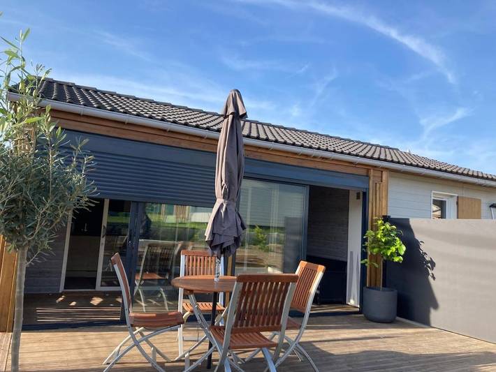 Chalet pour 5 personnes, avec Terrasse ainsi que Jardin et Piscine