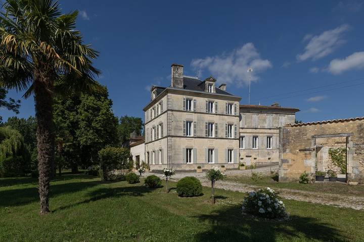 Chambre d’hôte pour 2 personnes, avec vue sur le lac ainsi que piscine et jardin