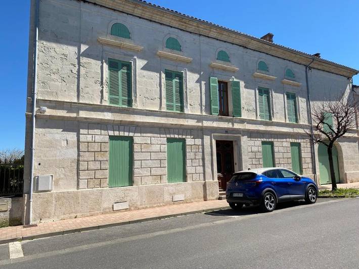 Location de vacances pour 2 personnes, avec Terrasse ainsi que Jardin et Vue à Chevanceaux