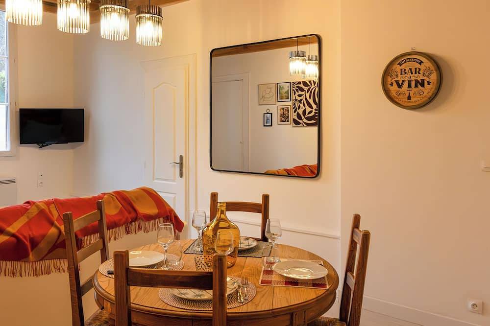 Apartamento entero, F1 city center, quiet, charming, wifi in Troyes, Aube (desambiguación)