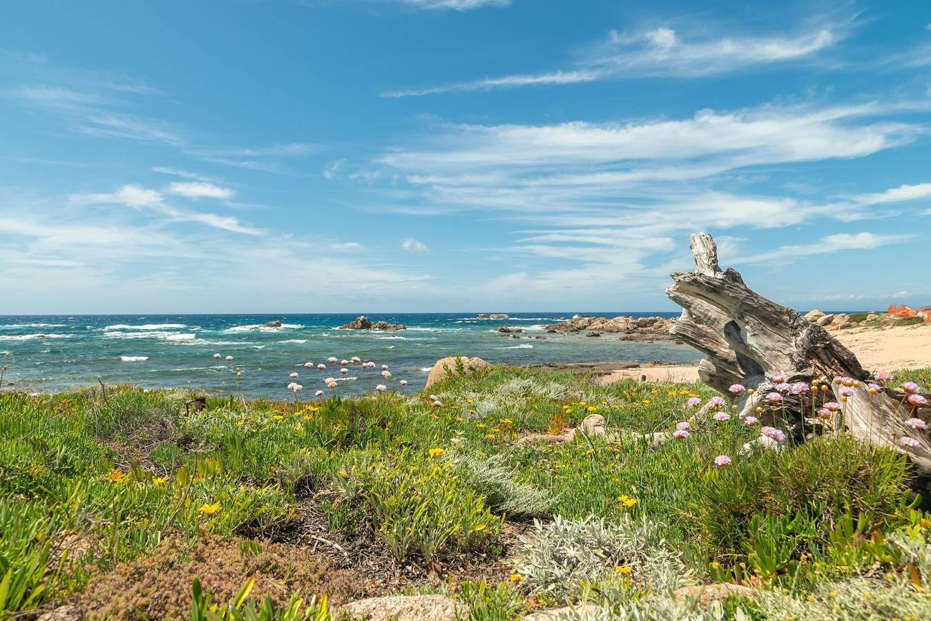 Villa 'Gabbiani' con vista mare, Wi-Fi e aria condizionata in Portobello, Gallura