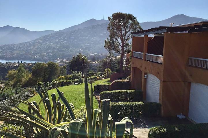 Entire apartment, F2 beautiful air-conditioned sea view in theoule sur mer alpes maritimes in Théoule-sur-Mer, Massif de l'Esterel