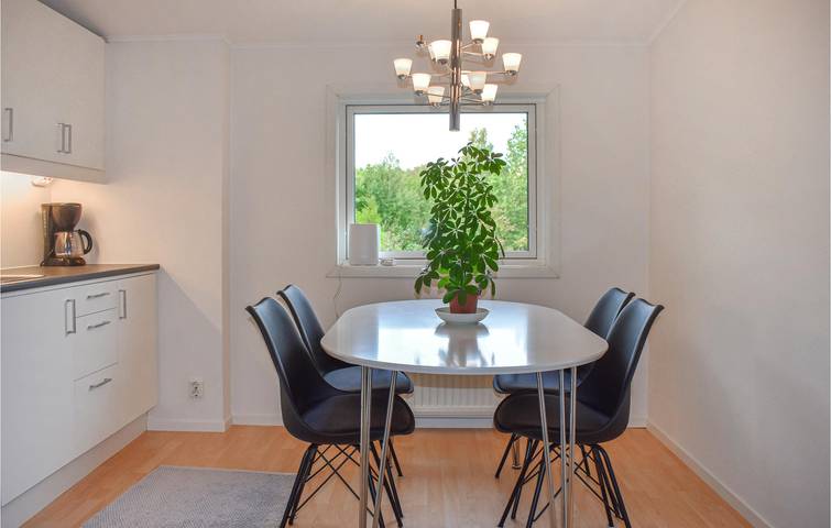 Hus för 4 Personer med trädgård in Hässleholm kommun
