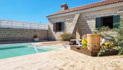 Location de vacances pour 11 personnes, avec jardin et piscine, animaux acceptés à Corsano