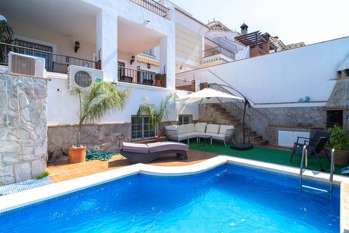 Villa for 10 people in Nerja