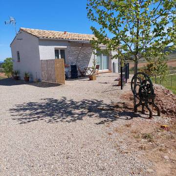 Gîte pour 2 personnes, avec terrasse à Montbrun-des-Corbières