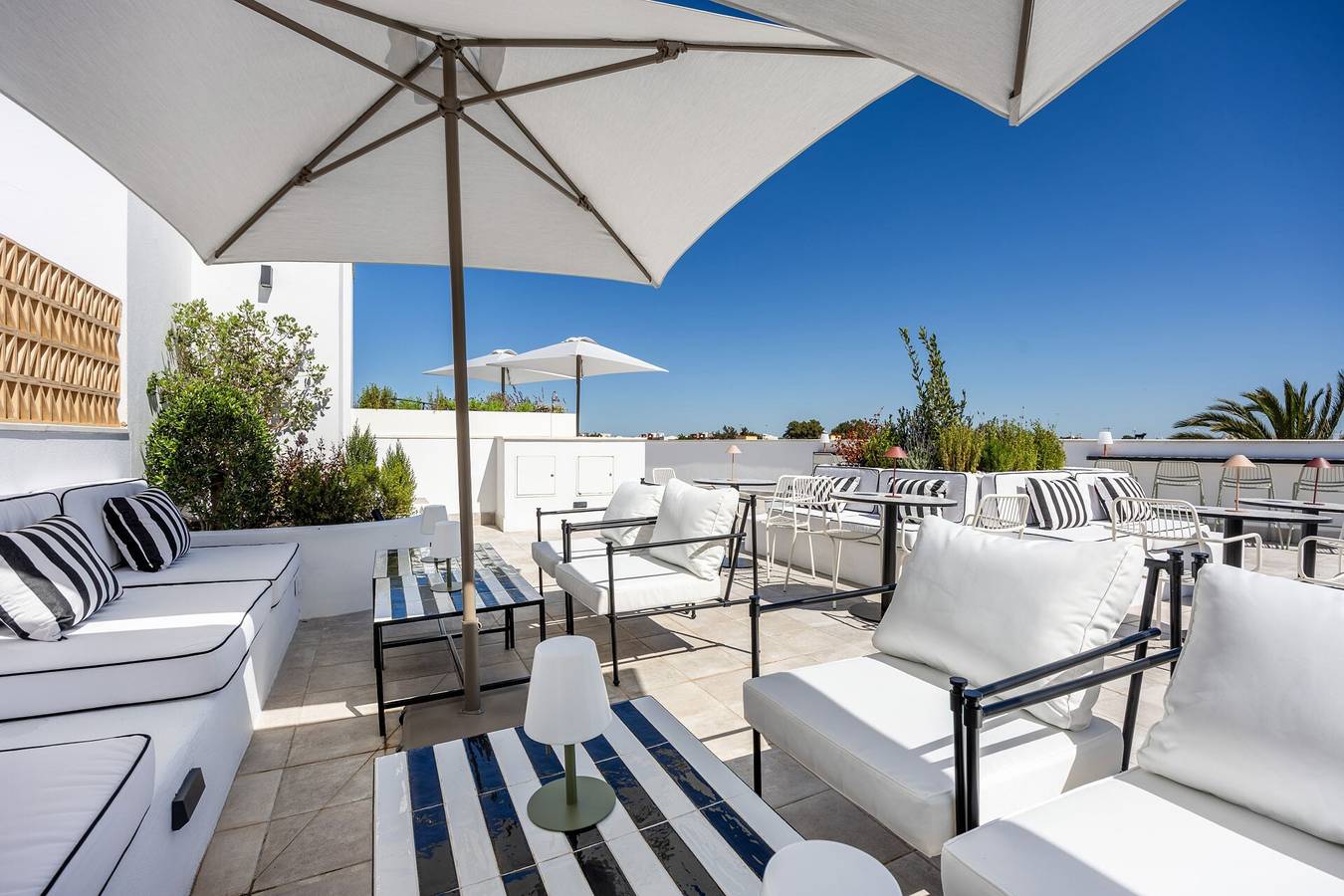 Apartamento entero, Apartamento 'Gran Suite Balcón 4' con balcón, Wi-Fi y aire acondicionado in Chiclana de la Frontera, Costa de la Luz