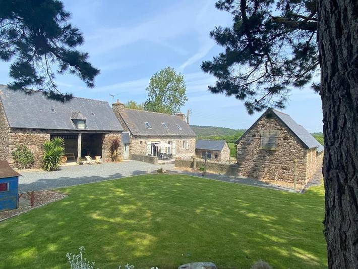 Location de vacances pour 6 personnes, avec vue et jardin, animaux acceptés à Ploëzal