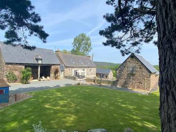 Gîte pour 6 personnes, avec vue et jardin, animaux acceptés à Ploëzal