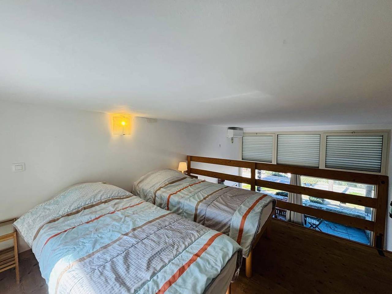Appartamento intero, Cozy Apartment with Terrace, 350m from Beach - 4 Guests, Parking Included in Sant Ambroggio, Lumio