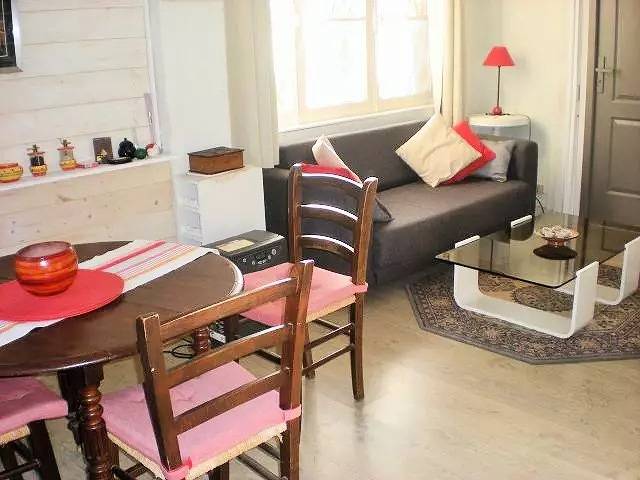 50 m vom Meer, Zugang gegenüber dem Haus in La Seyne-sur-Mer, Mittelmeerküste (Frankreich)