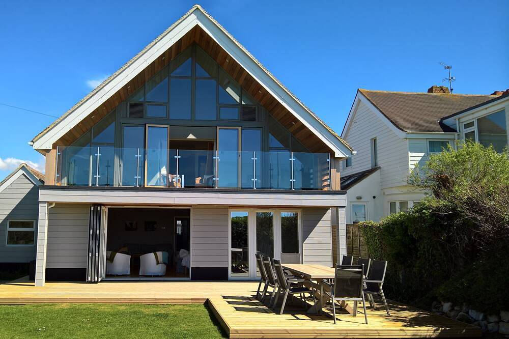 Beach House for 8 People in Middleton-on-Sea, West Sussex