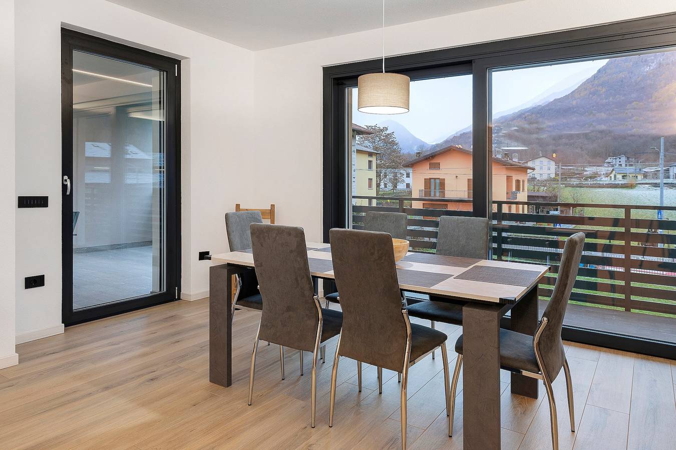 Ganze Wohnung, Apartment 'Laris' mit Bergblick, Balkon und Wlan in Cavallaro (Castello dell'acqua), Castello dell'acqua